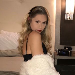 Meet your Posher, Rebecca